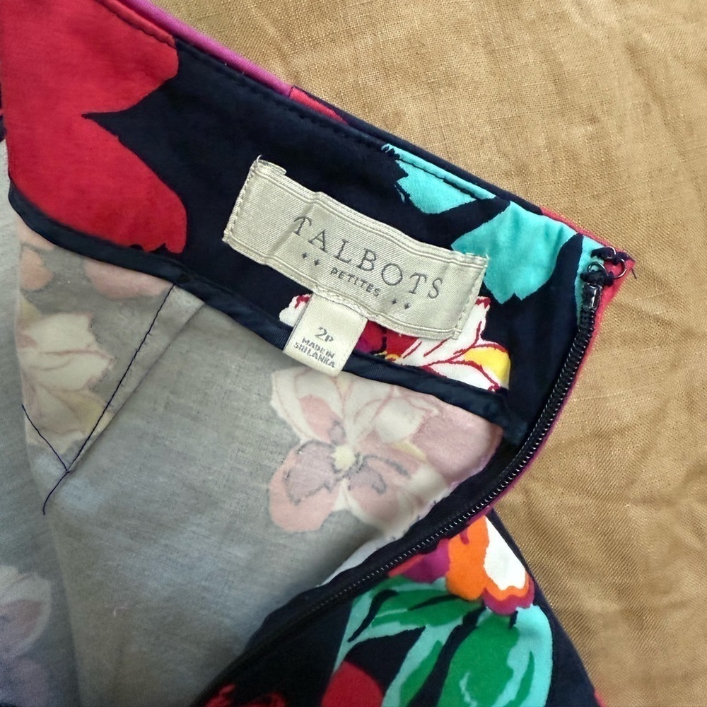 Talbots Floral Print cotton straight knee length petite Skirt - Picture 5 of 6